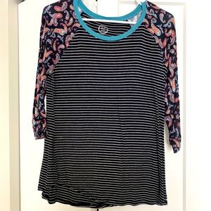 Maurices 3/4 length paisley sleeve top